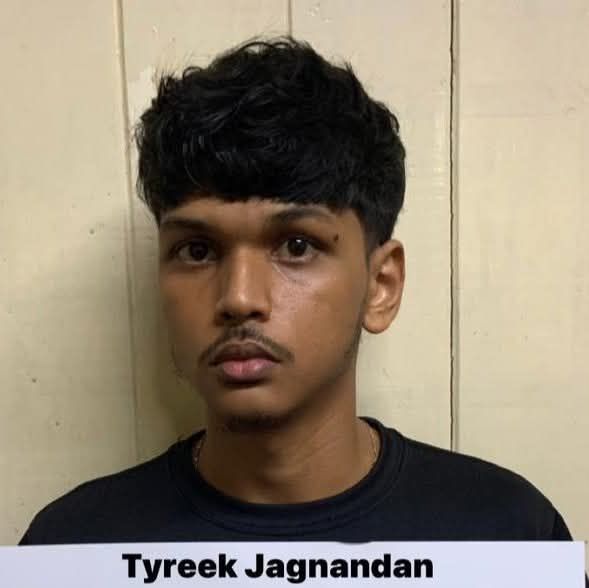 𝐓𝐚𝐱𝐢 𝐃𝐫𝐢𝐯𝐞𝐫 𝐜𝐡𝐚𝐫𝐠𝐞𝐝 𝐰𝐢𝐭𝐡 𝐏𝐨𝐬𝐬𝐞𝐬𝐬𝐢𝐨𝐧 𝐨𝐟 𝐍𝐚𝐫𝐜𝐨𝐭𝐢𝐜𝐬