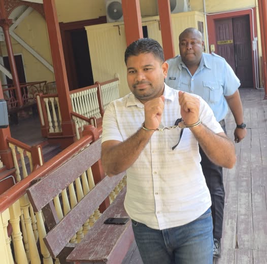 Mohamed accommodated by Magistrate, still shouts “political persecution”